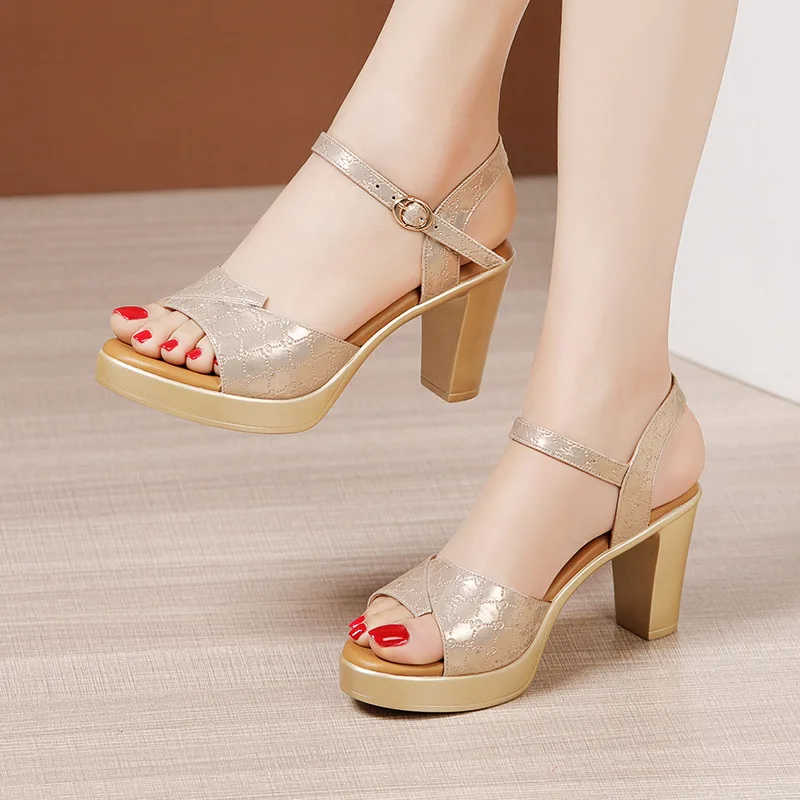Ankle Strap Attachment - Eleganckie, nowe sandały na platformie z