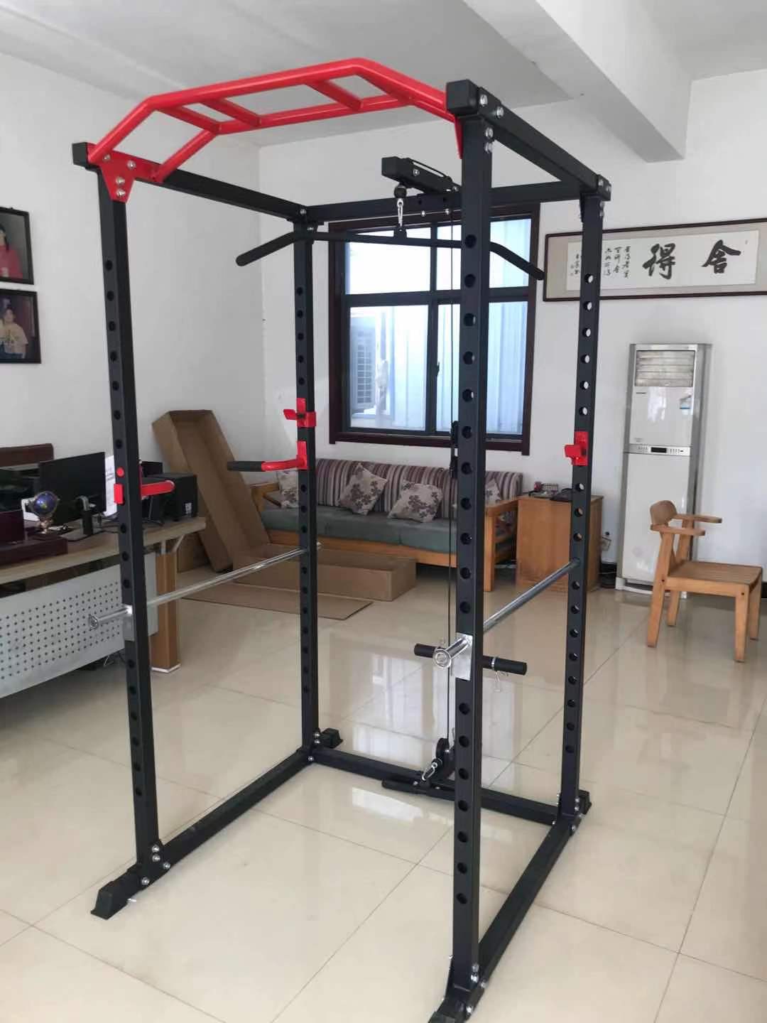 Nowoczesny sprzęt do ćwiczeń w – Home Gym With Smith Machine recenzja i cena