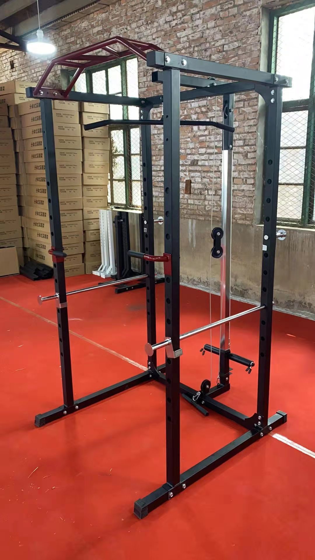 Nowoczesny sprzęt do ćwiczeń w – Home Gym With Smith Machine recenzja i cena